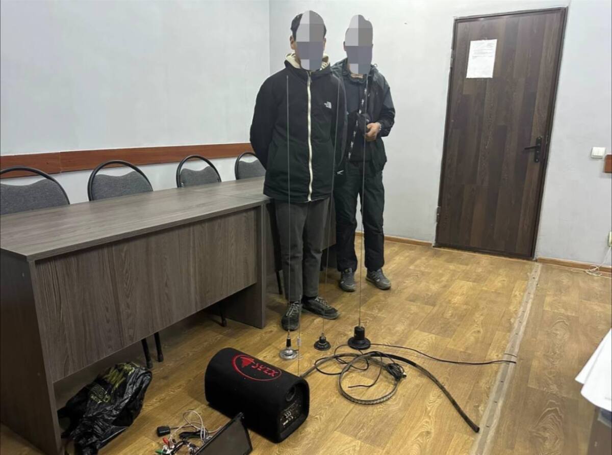 Двое мужчин обворовывали авто в Уральске